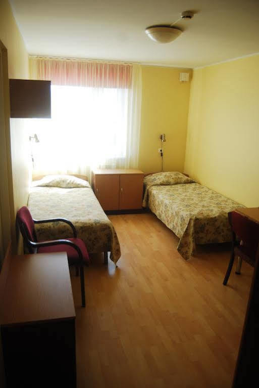 Mardi Hotel Курессааре Экстерьер фото